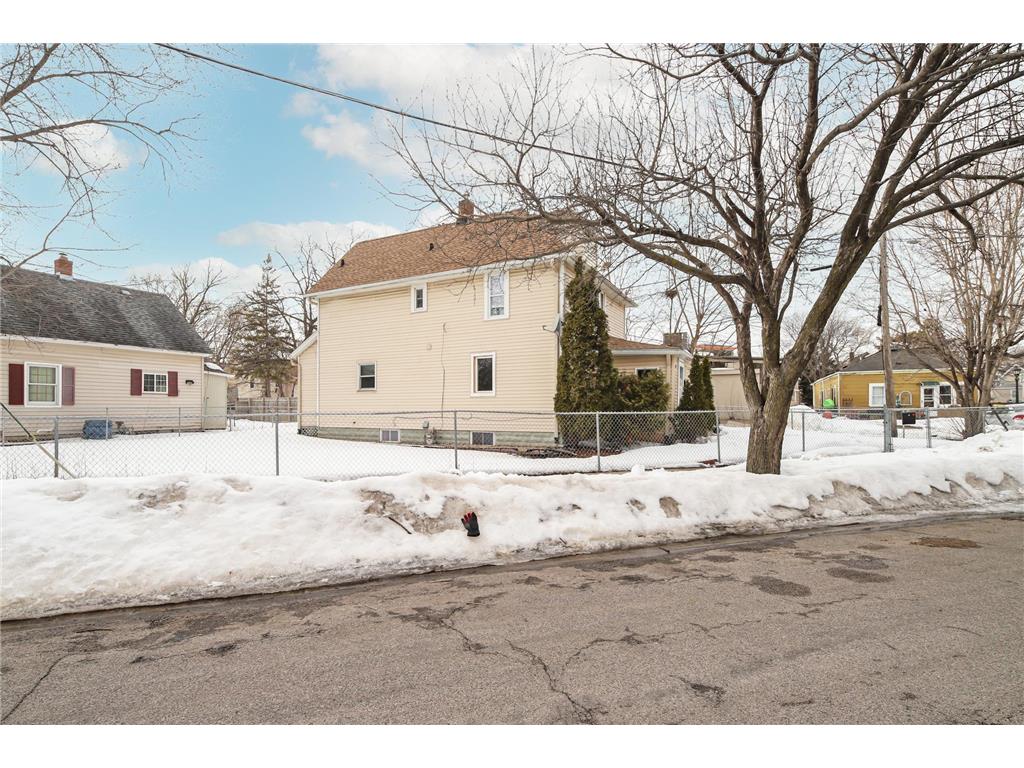 635 Canton Street Saint Paul MN 55102 7039216 image48