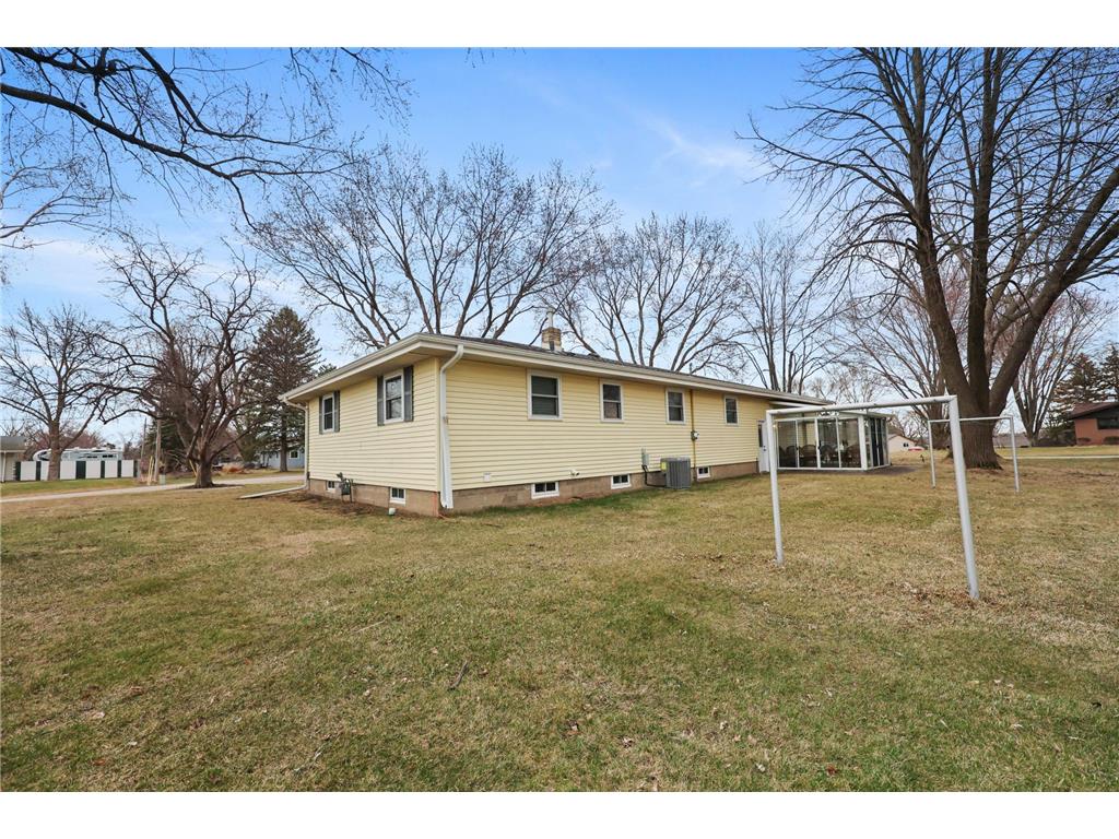 635 Edgemont Drive NE Saint Cloud MN 56304 7042601 image2