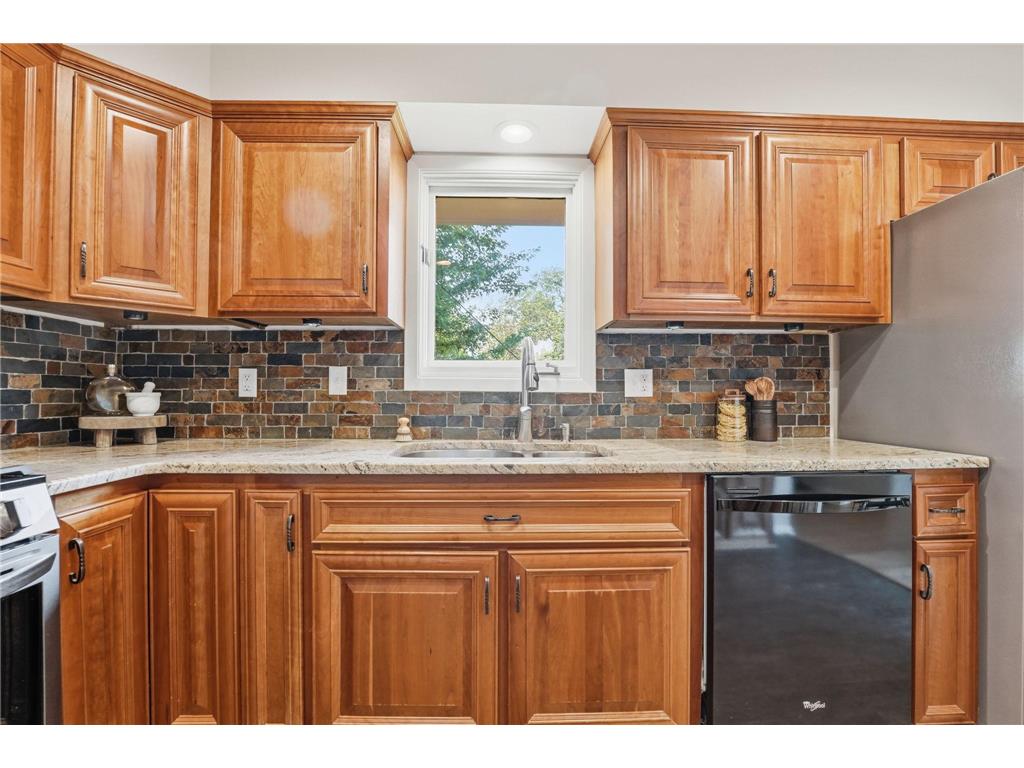 635 Iona Lane Roseville MN 55113 7089960 image11