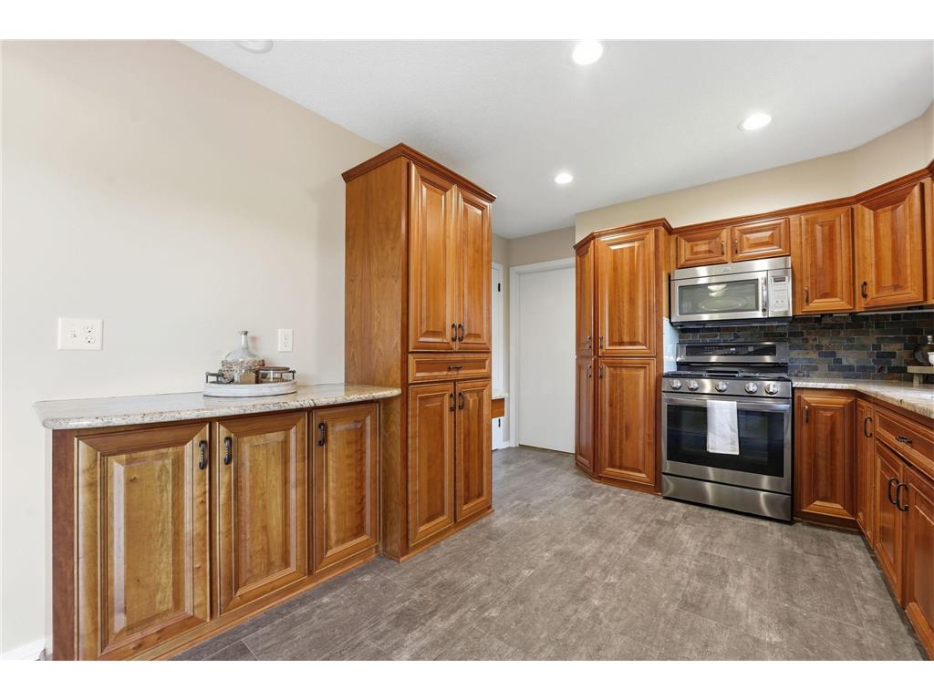 635 Iona Lane Roseville MN 55113 7089960 image12