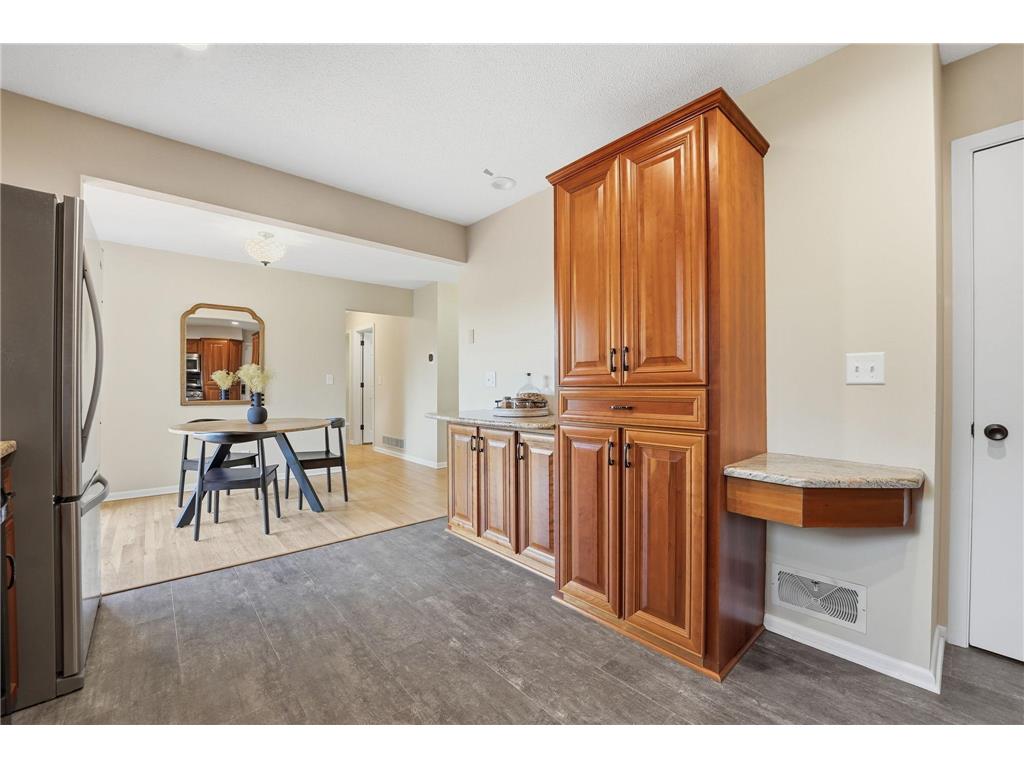 635 Iona Lane Roseville MN 55113 7089960 image13