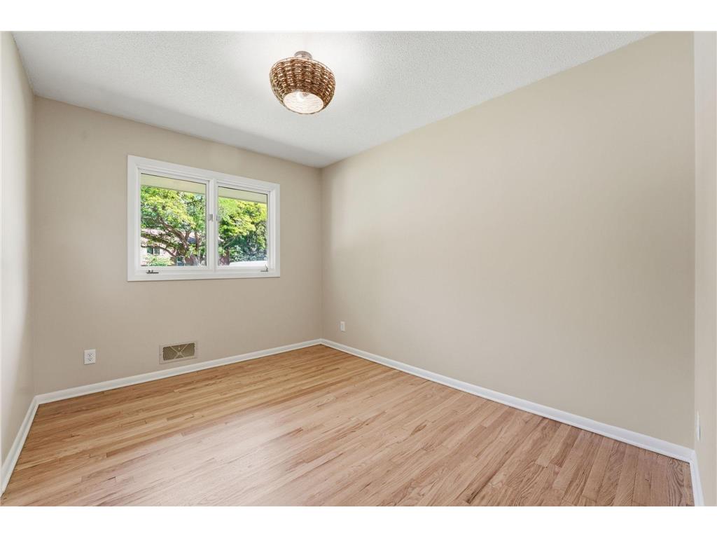 635 Iona Lane Roseville MN 55113 7089960 image21