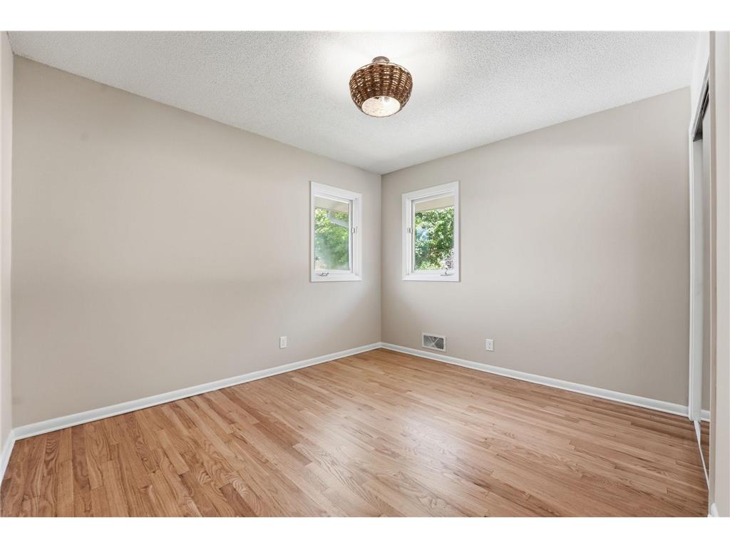 635 Iona Lane Roseville MN 55113 7089960 image22