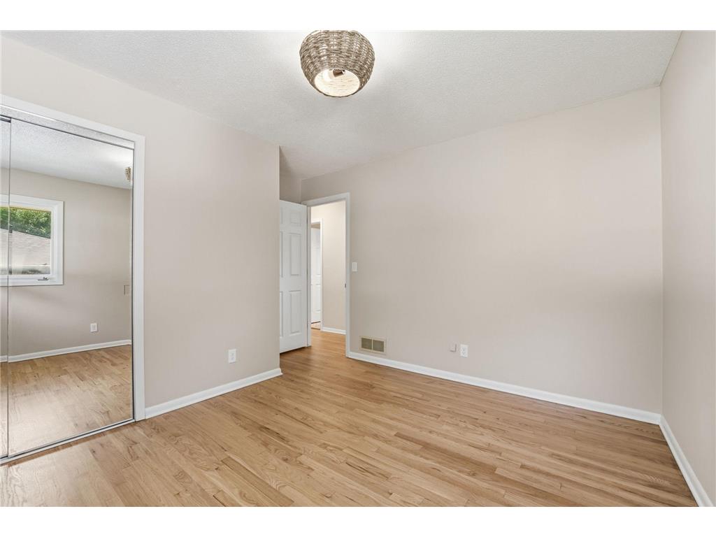 635 Iona Lane Roseville MN 55113 7089960 image23