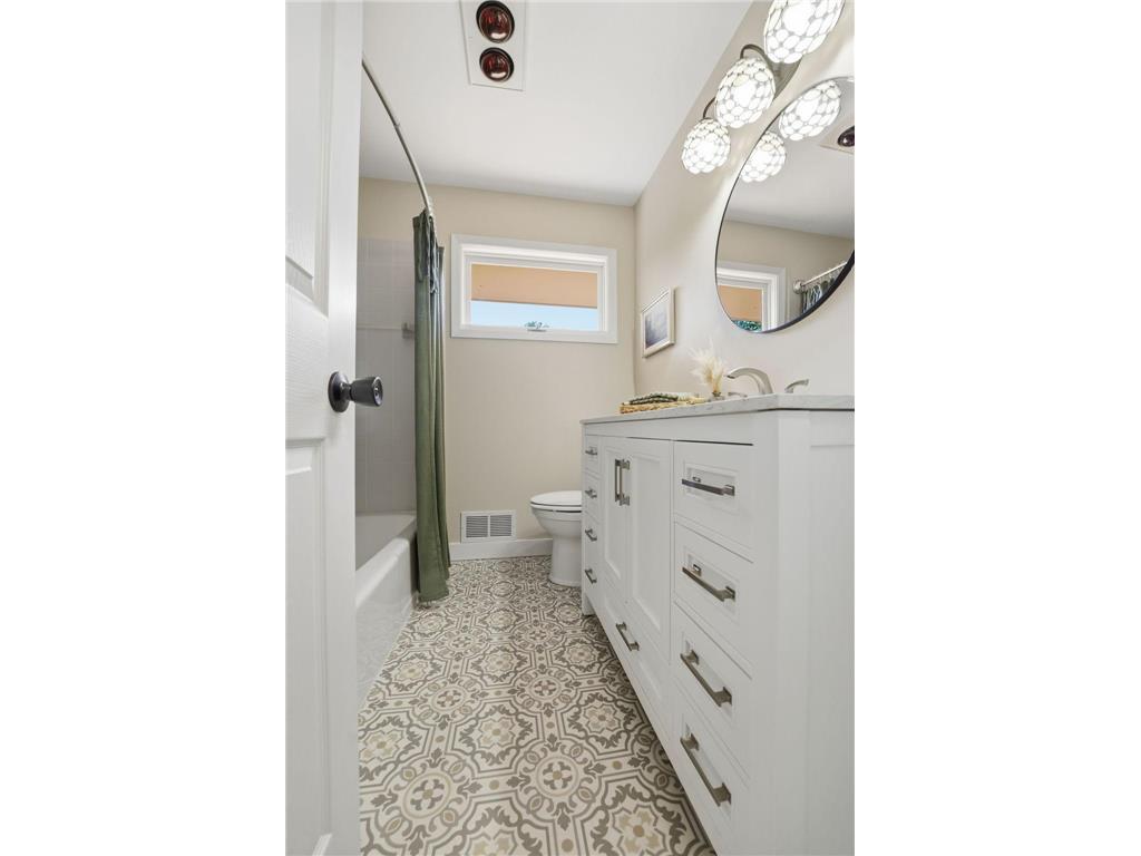 635 Iona Lane Roseville MN 55113 7089960 image25