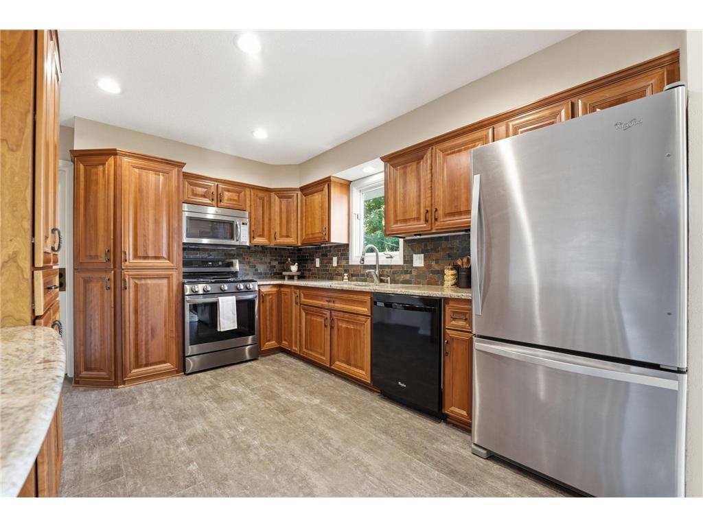 635 Iona Lane Roseville MN 55113 7089960 image9