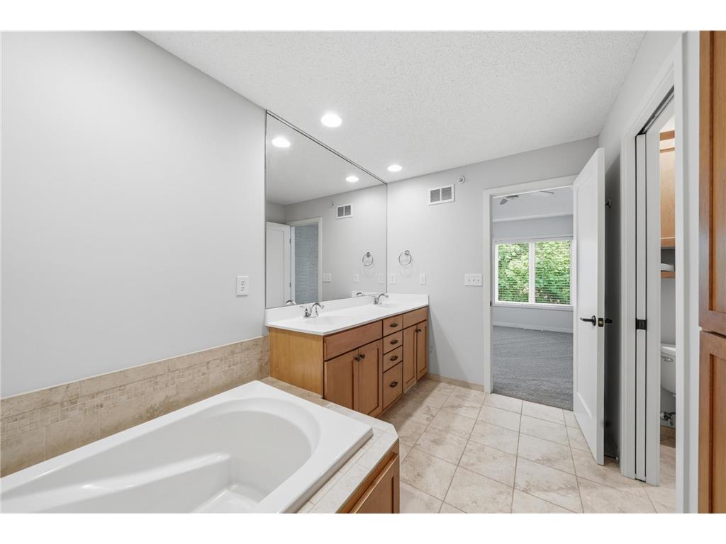 635 Willoughby Way W Minnetonka MN 55305 7081222 image39