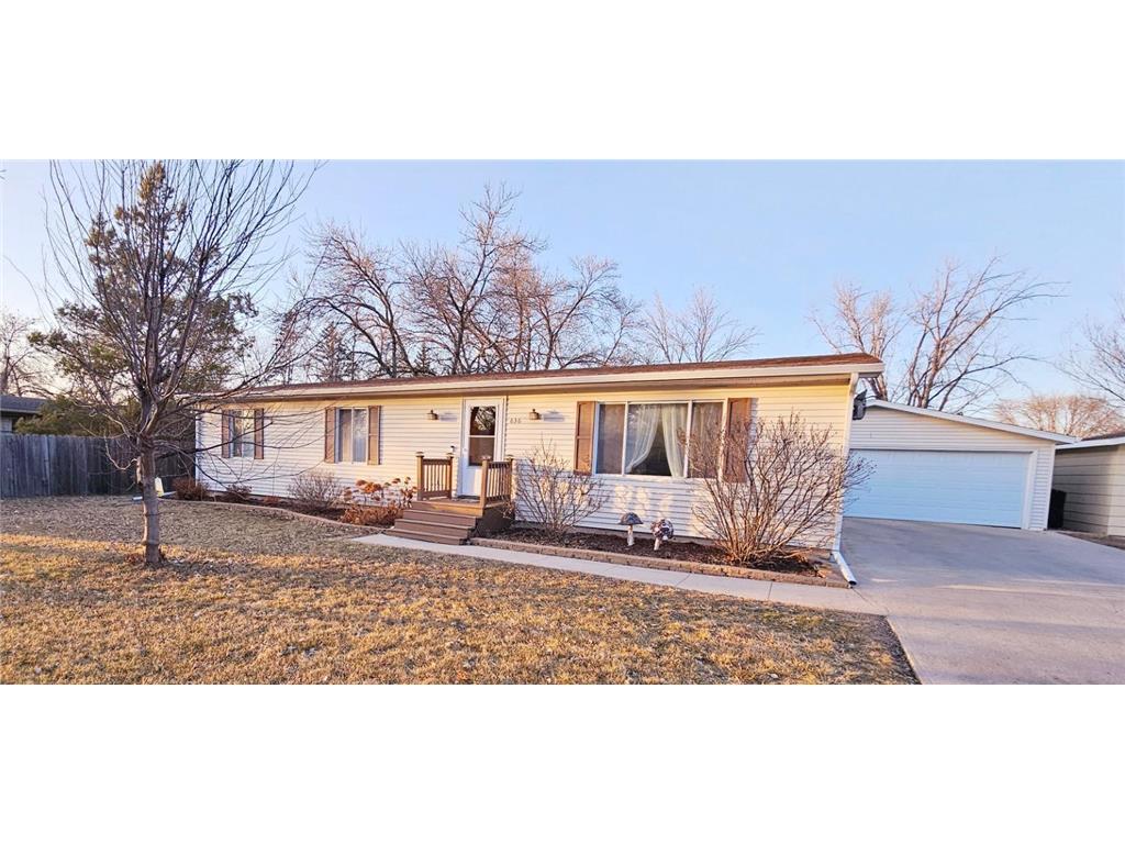 636 7th Avenue W Fargo ND 58078 6490829 image1