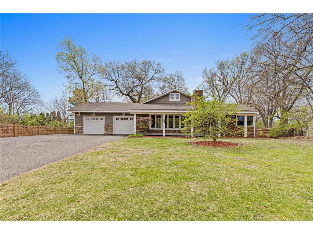 636 County Road B E Maplewood MN 55117 6712362 image1