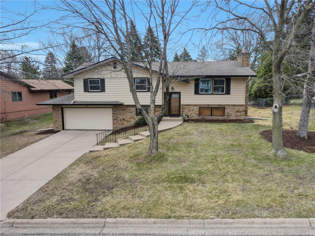 636 Iona Lane, Roseville, MN 55113 MLS 6183627 Edina Realty