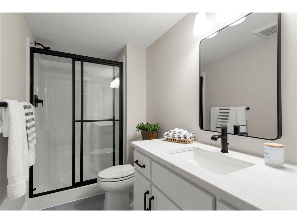 636 Parkside Court Eagan MN 55123 6532040 image26