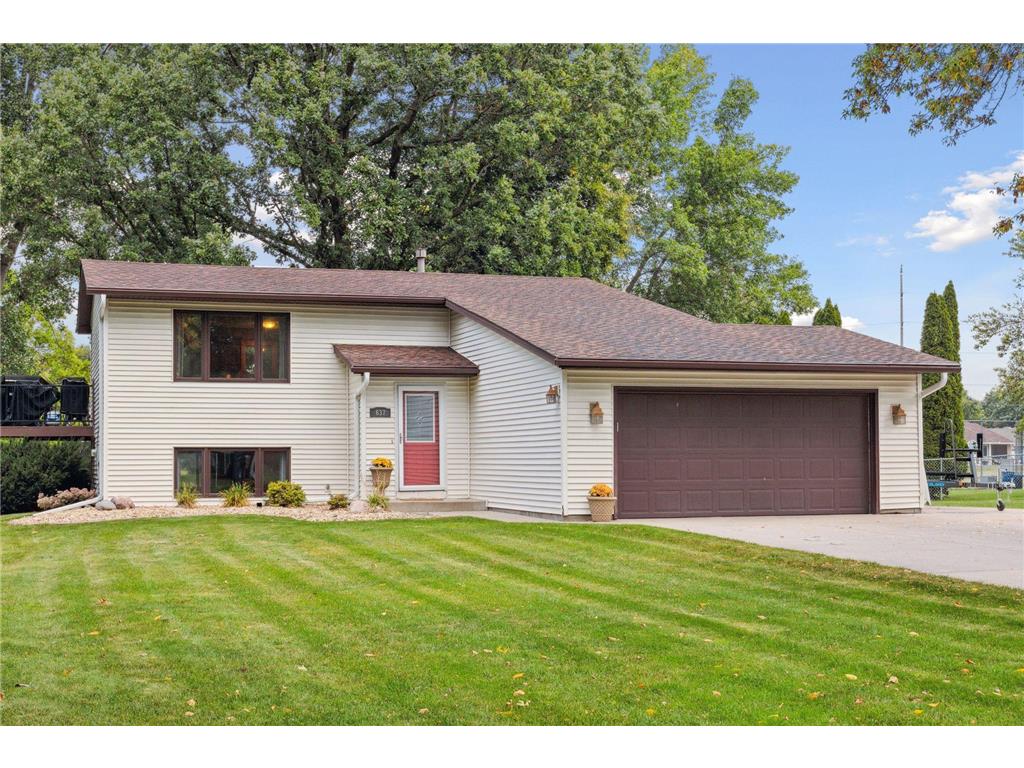 637 Schilling Circle NW, Forest Lake, MN, 55025 MLS 6377805 Edina