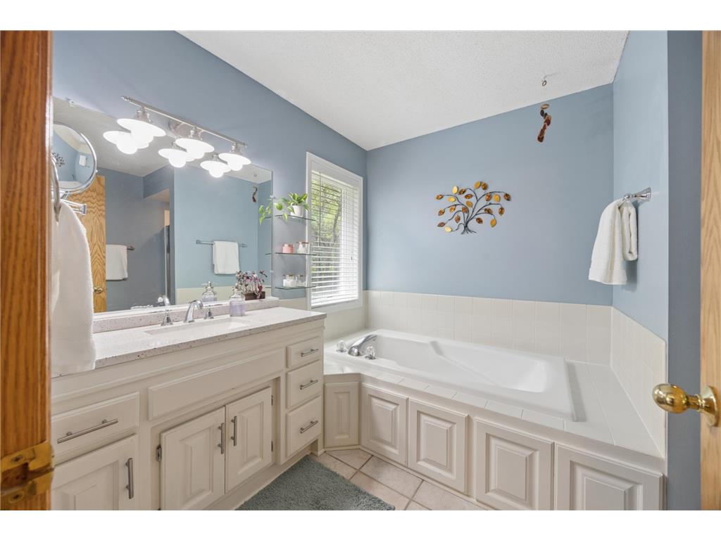 638 Oakwood Drive Shoreview MN 55126 7084271 image29