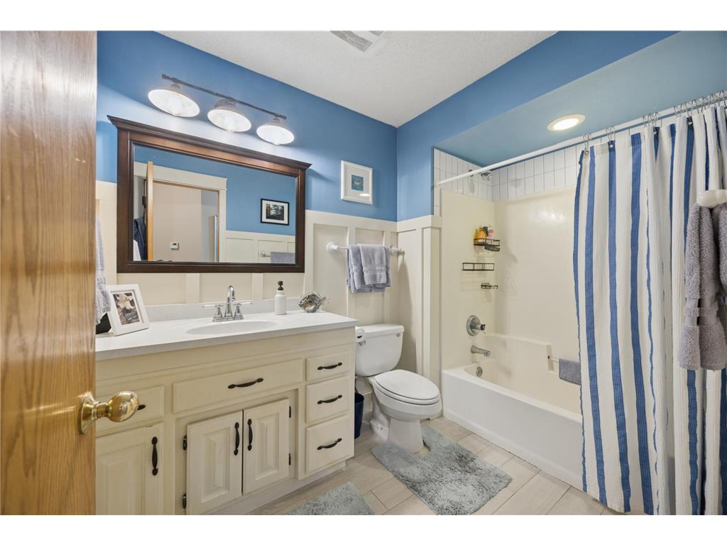 638 Oakwood Drive Shoreview MN 55126 7084271 image32