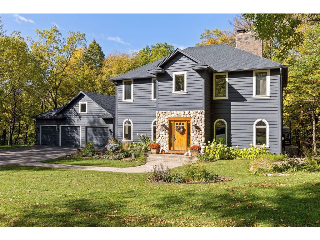 6390 Pleasant View Cove Chanhassen MN 55317 - Christmas 6449482 image1