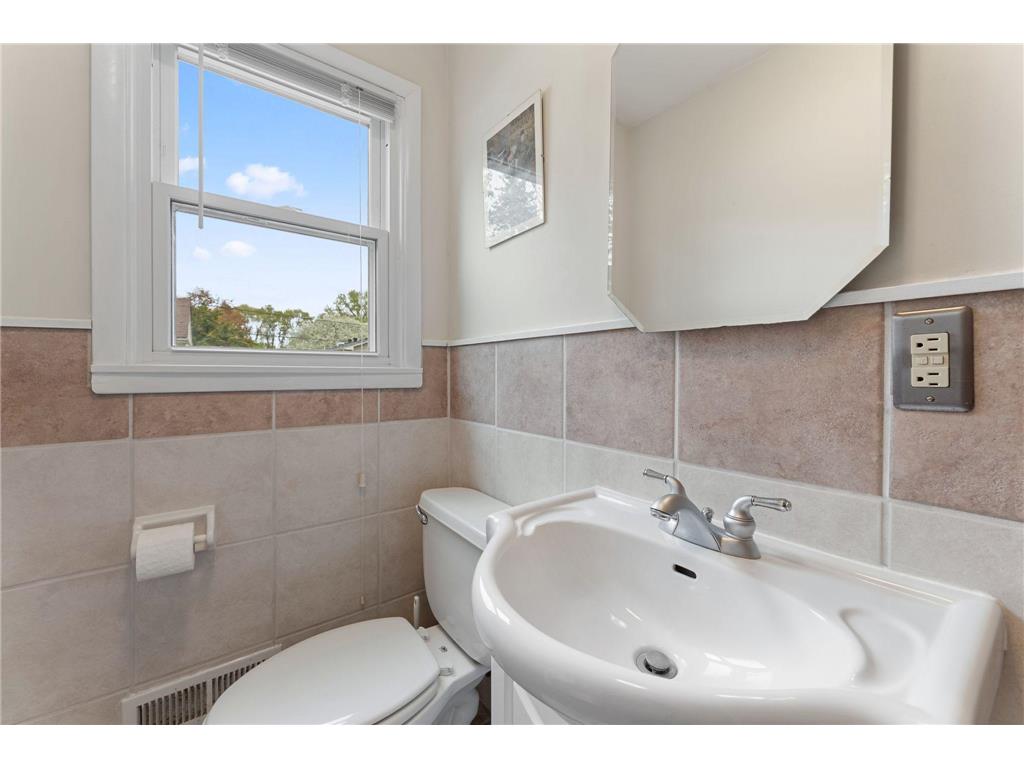 6400 45th Avenue N Crystal MN 55428 7067756 image11
