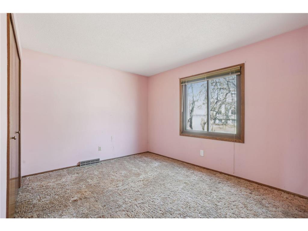 6405 Edgemont Circle N, Brooklyn Park, MN, 55428 MLS 6497292 Edina Realty