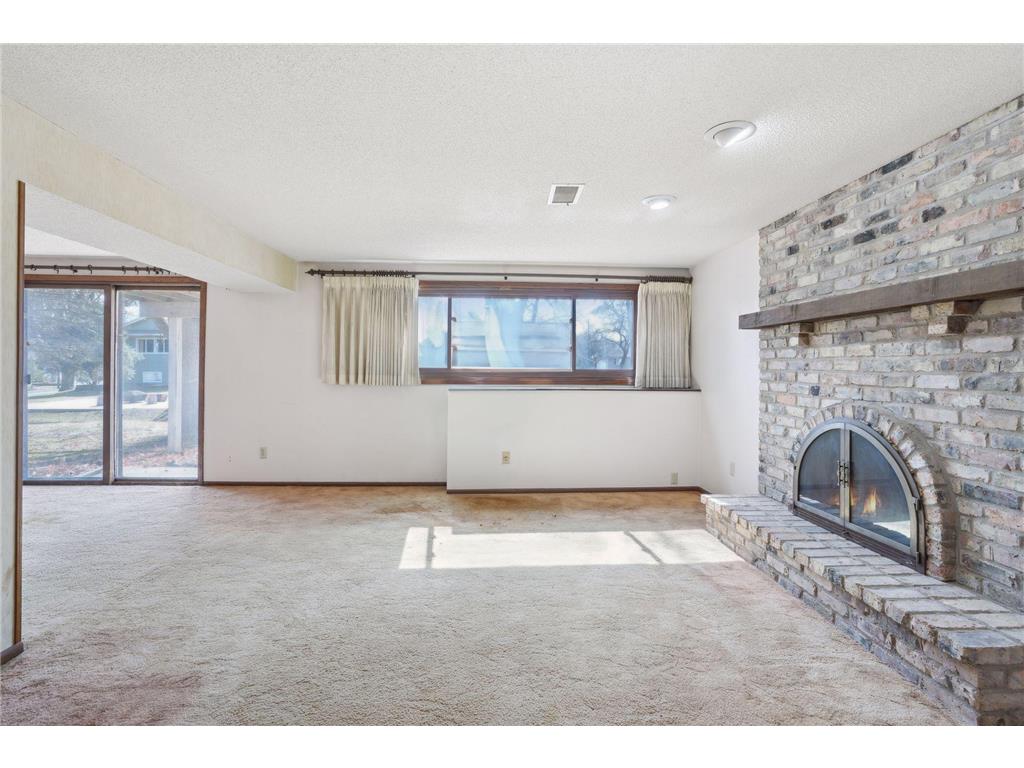 6405 Edgemont Circle N, Brooklyn Park, MN, 55428 MLS 6497292 Edina Realty