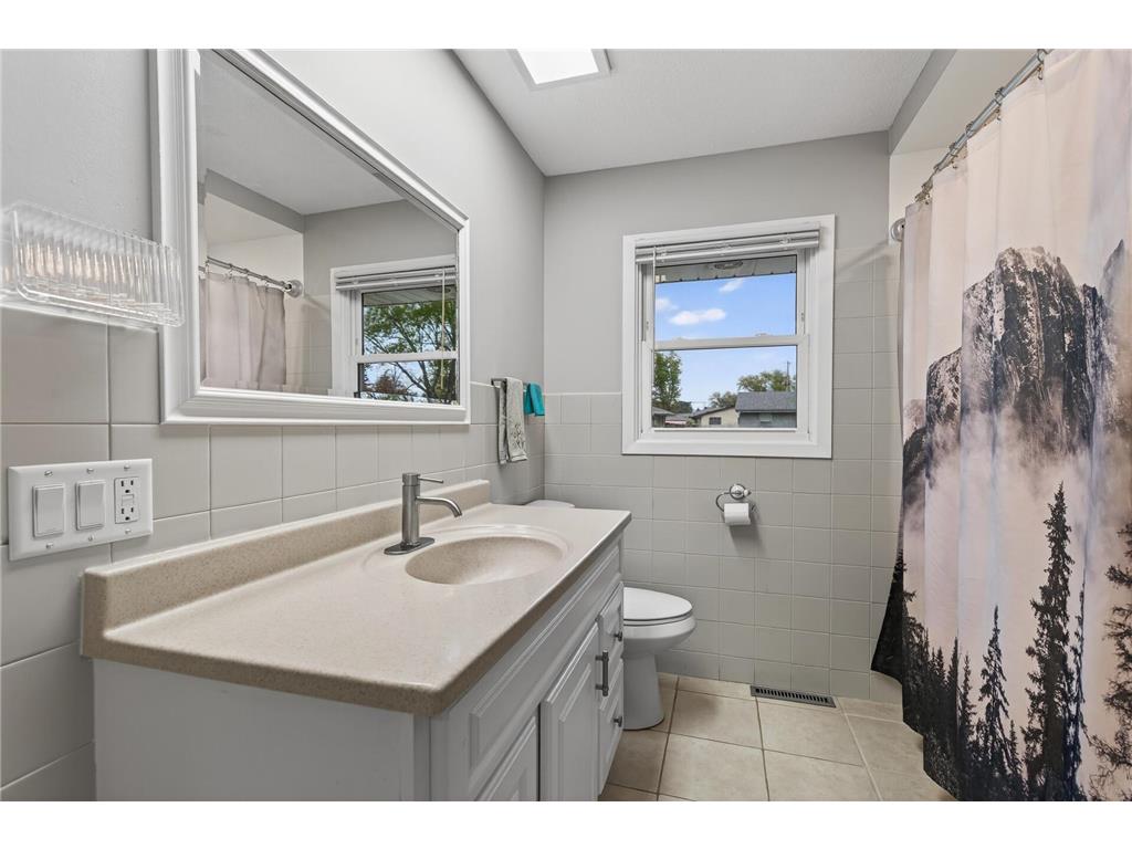 6407 Major Avenue N Brooklyn Center MN 55429 7070025 image11