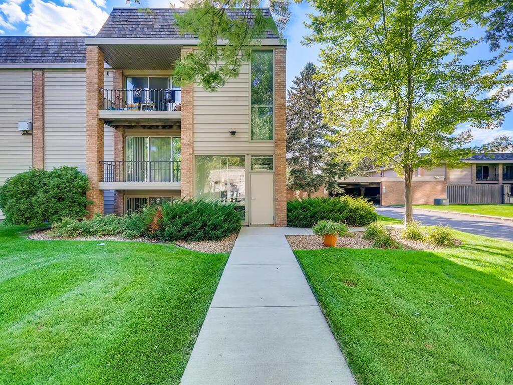 6423 Colony Way 3J, Edina, MN 55435 MLS 6110446 Edina Realty