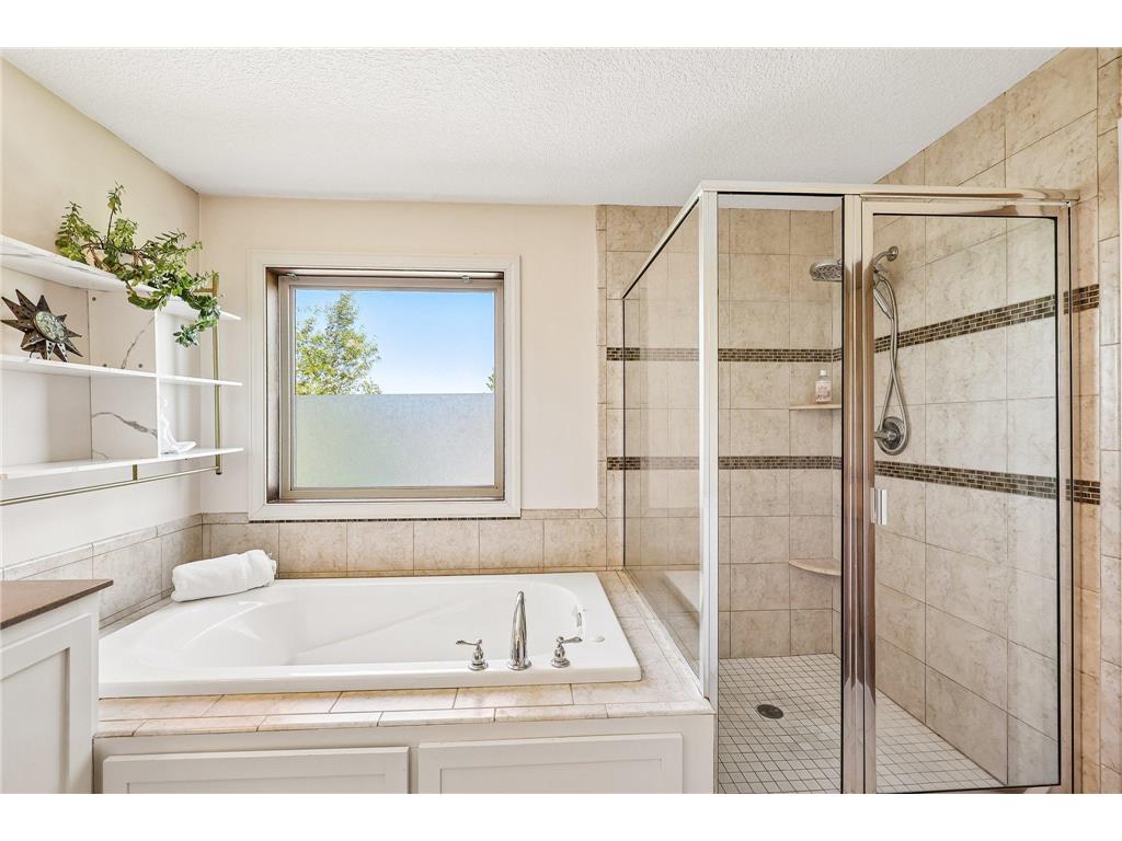 643 Parkside Court Eagan MN 55123 7058541 image33