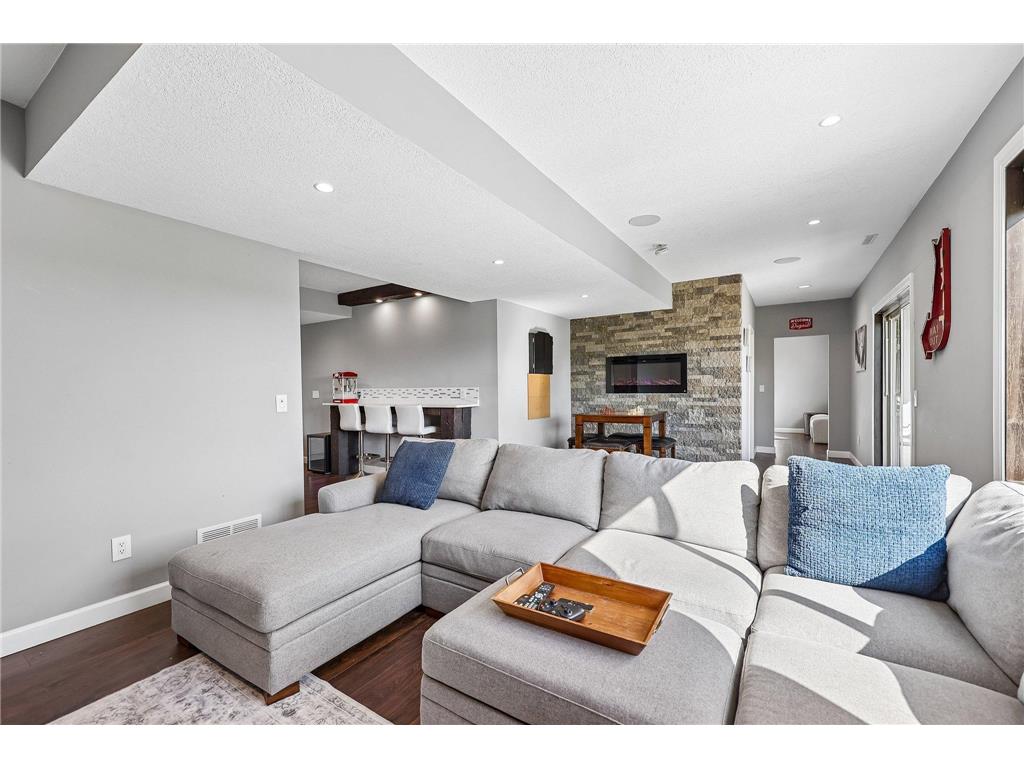 643 Parkside Court Eagan MN 55123 7058541 image40