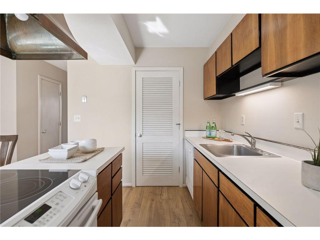 6433 Barrie Road Edina MN 55435 7082993 image15