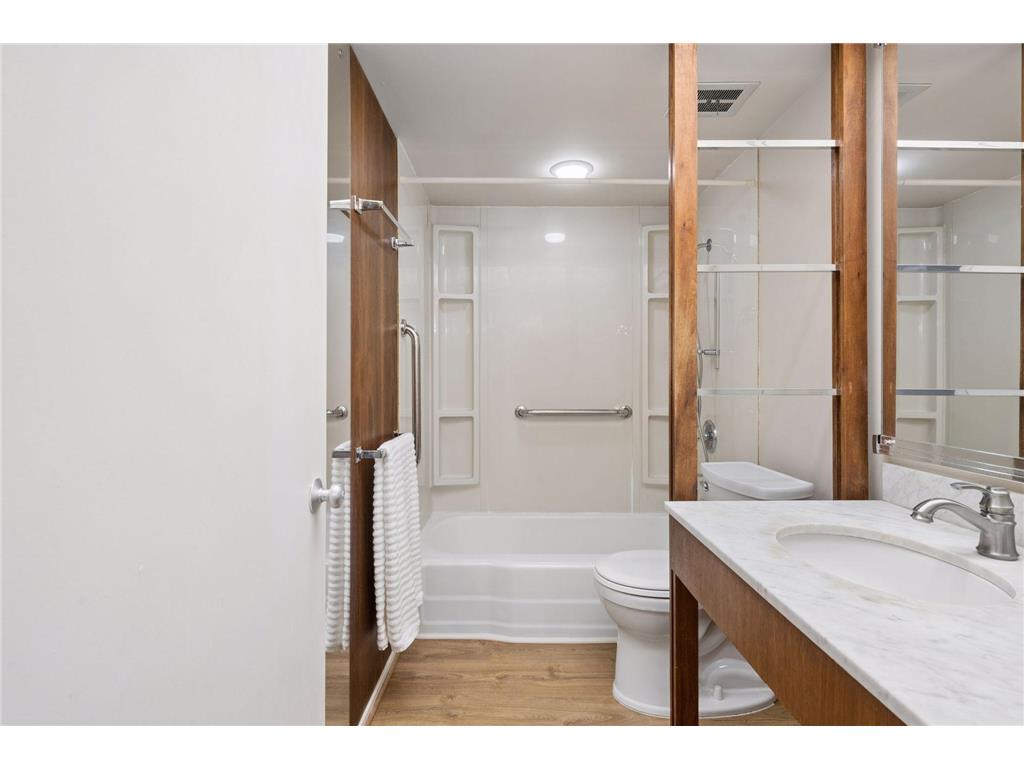 6433 Barrie Road Edina MN 55435 7082993 image22