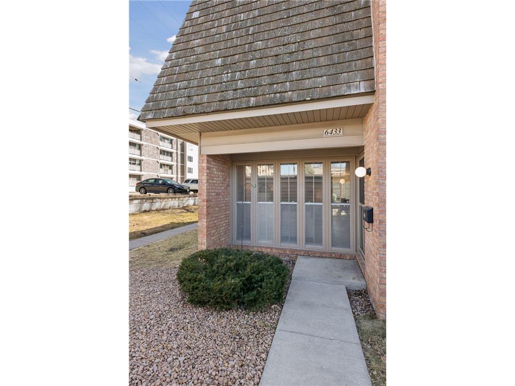 6433 Barrie Road Edina MN 55435 7082993 image3