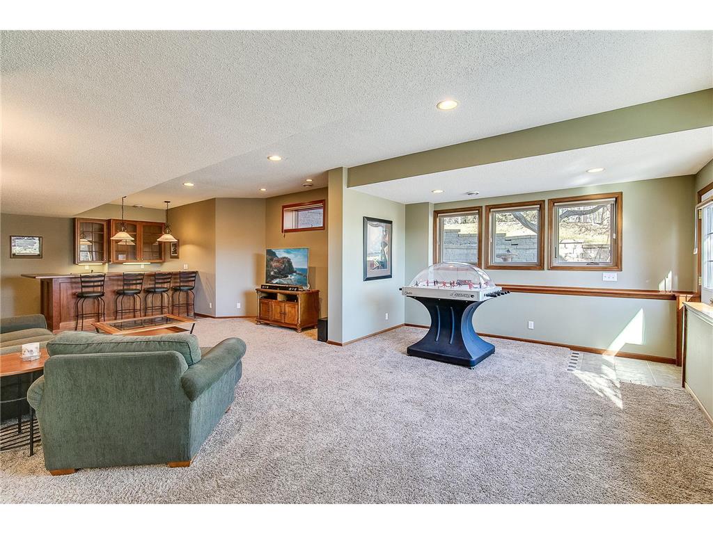 645 Evans Court Shoreview MN 55126 MLS: 6488908 Edina Realty 645 Evans Court Shoreview MN 55126 MLS: 6488908 Edina Realty