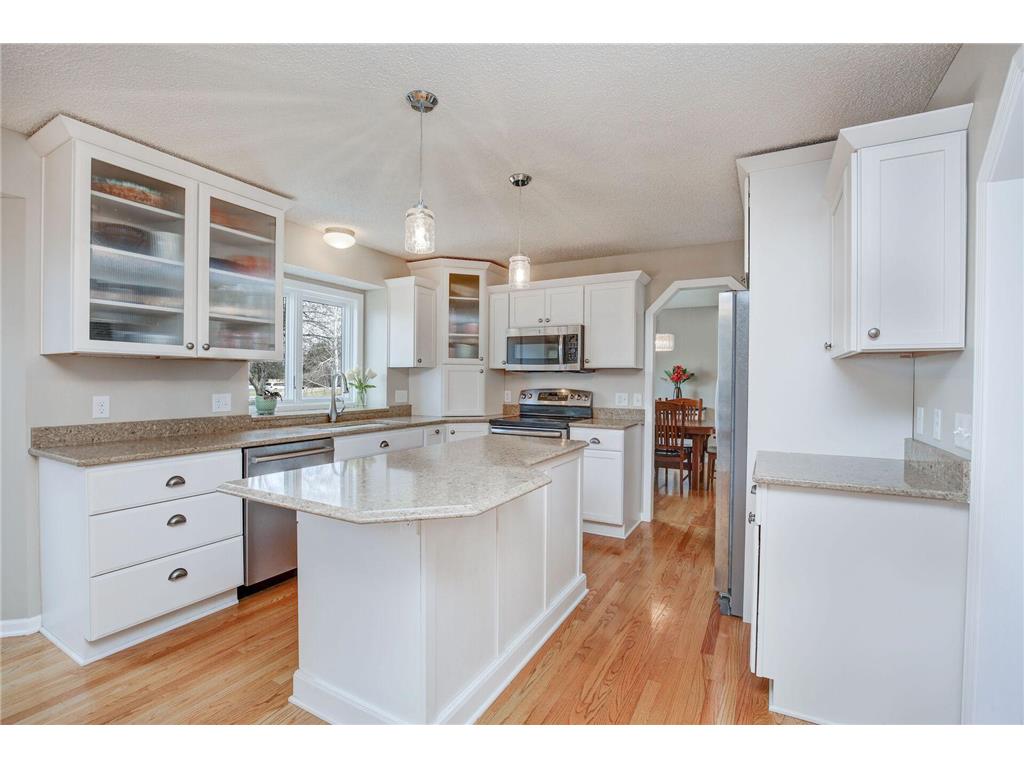 645 Oakwood Drive Shoreview MN 55126 6484059 image1