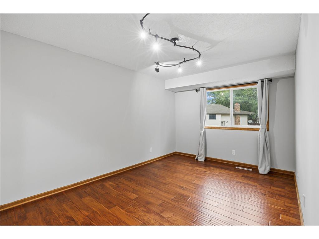 645 Portland Place Burnsville MN 55337 7079359 image12
