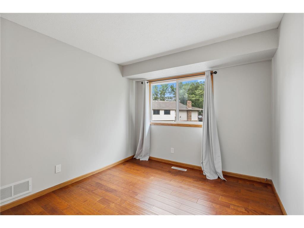 645 Portland Place Burnsville MN 55337 7079359 image15
