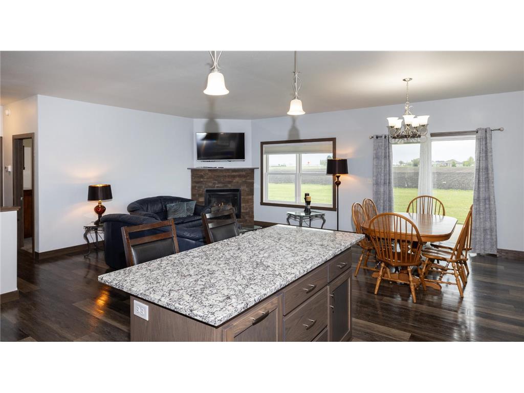 647 43 1/2 Avenue S Moorhead MN 56560 7079852 image18