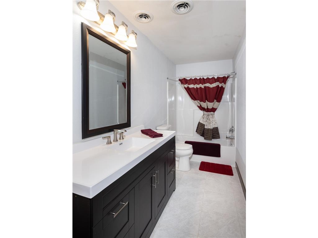 647 43 1/2 Avenue S Moorhead MN 56560 7079852 image37