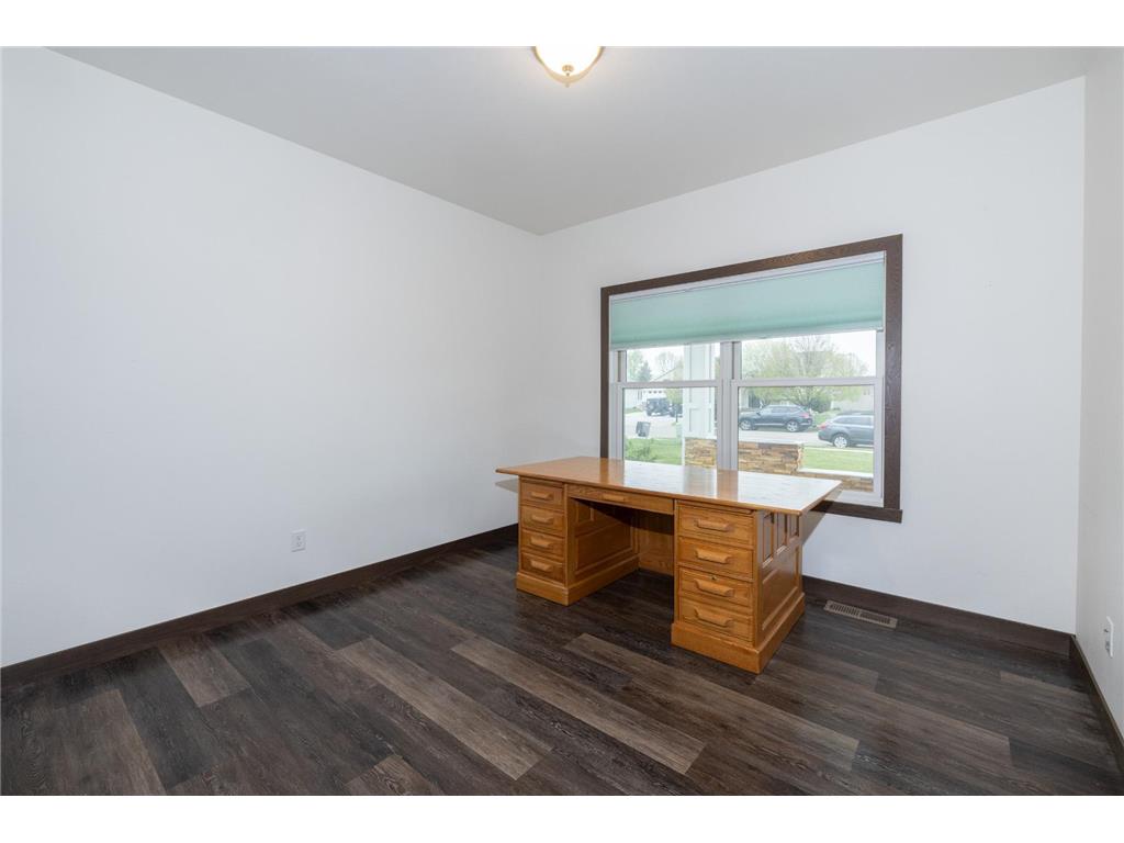 647 43 1/2 Avenue S Moorhead MN 56560 7079852 image8