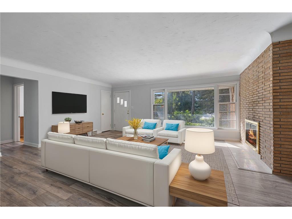 647 County Road B E Maplewood MN 55117 6596420 image1