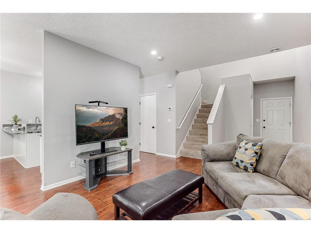 6476 15th Street Place N Oakdale MN 55128 6430157 image1