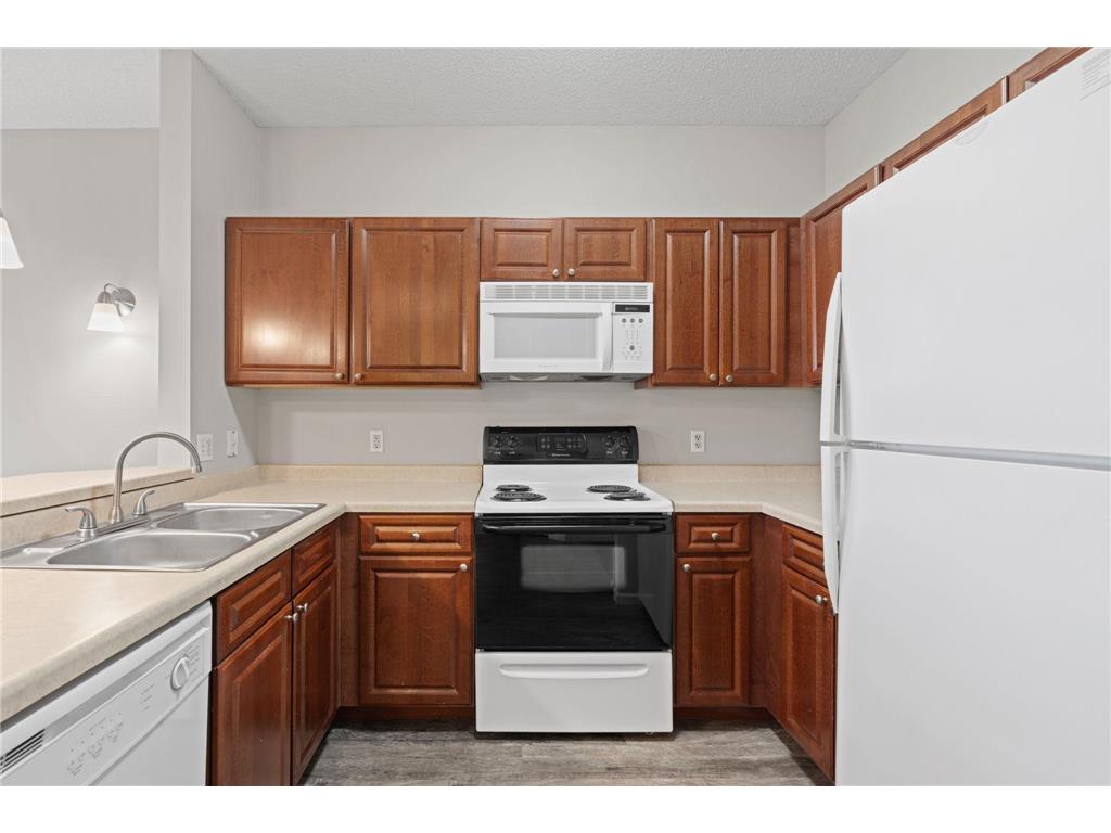 649 Old Highway 8 NW #227 New Brighton MN 55112 7040770 image11
