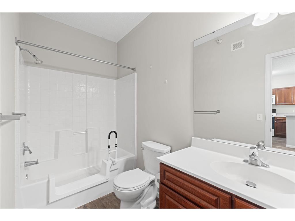 649 Old Highway 8 NW #227 New Brighton MN 55112 7040770 image18