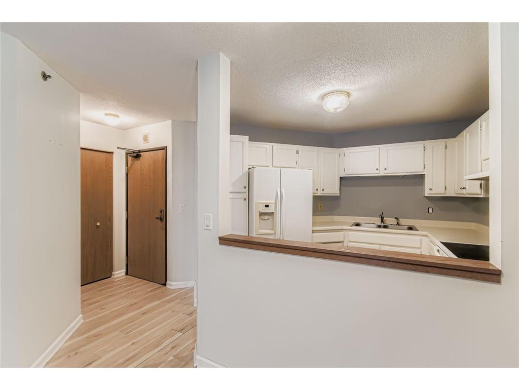 6500 Woodlake Drive #401 Richfield MN 55423 7052529 image9