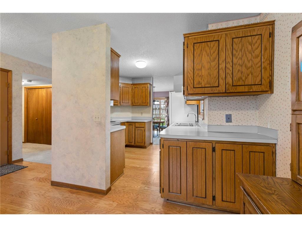 6512 Upper 23rd Street N Oakdale MN 55128 7062876 image17