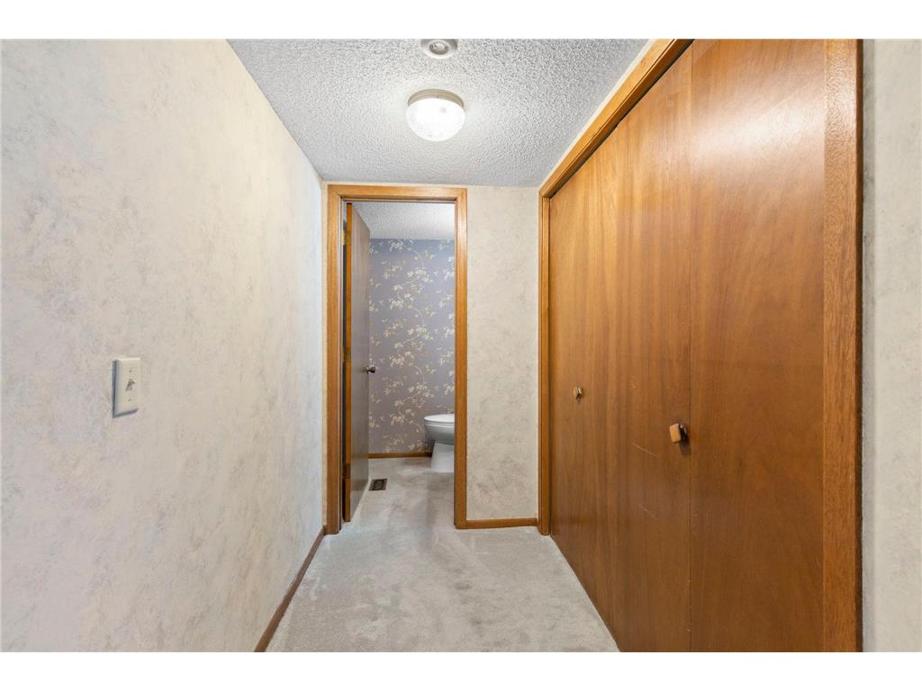 6512 Upper 23rd Street N Oakdale MN 55128 7062876 image20