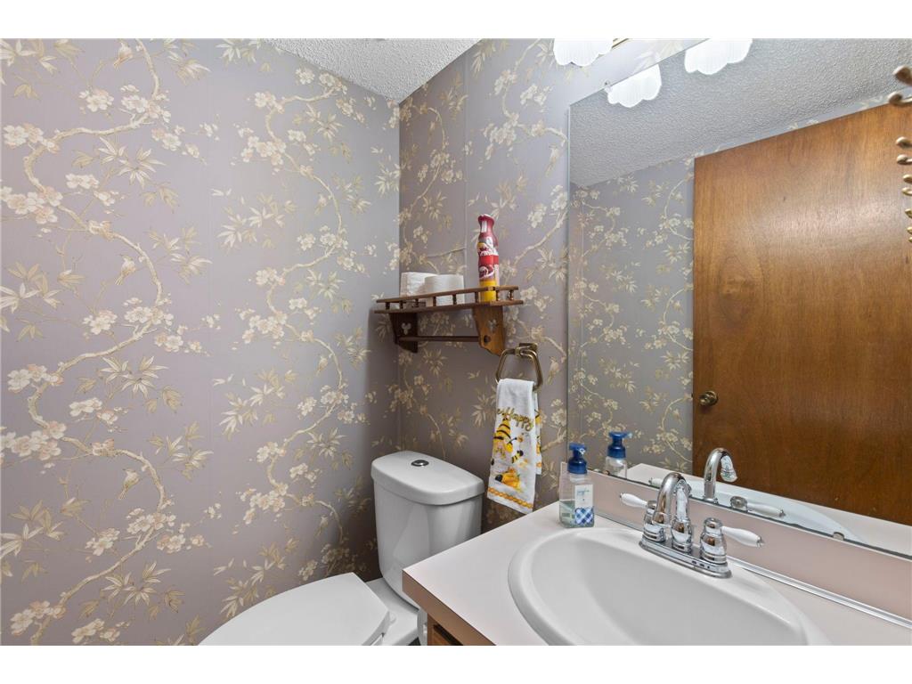 6512 Upper 23rd Street N Oakdale MN 55128 7062876 image21