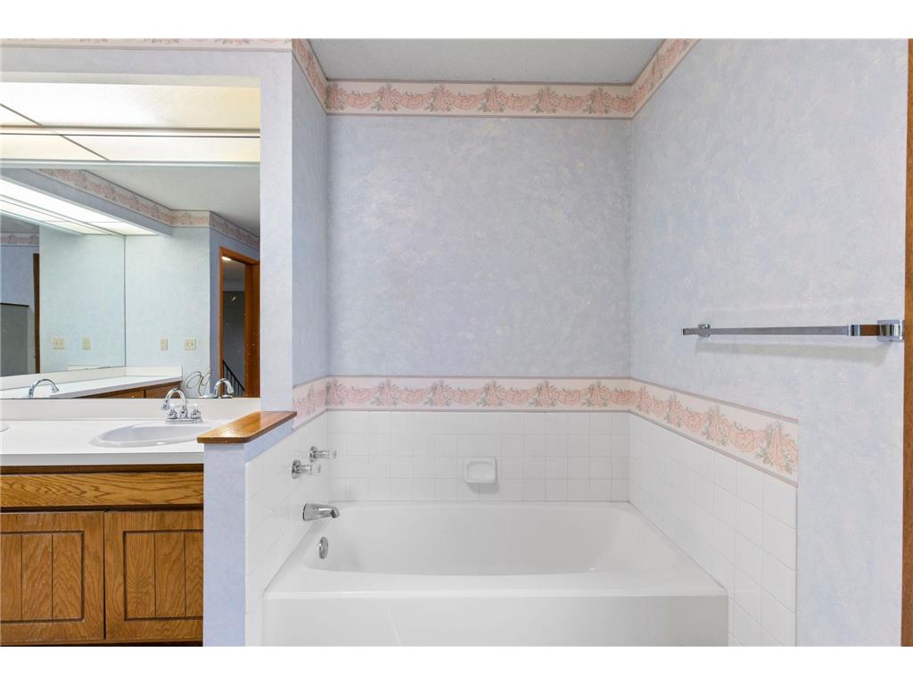 6512 Upper 23rd Street N Oakdale MN 55128 7062876 image35