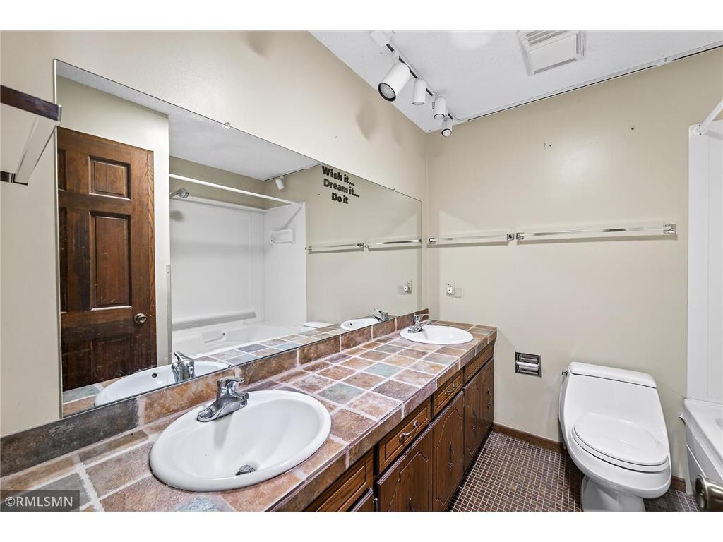 6518 W River Road Brooklyn Center MN 55430 6772389 image36