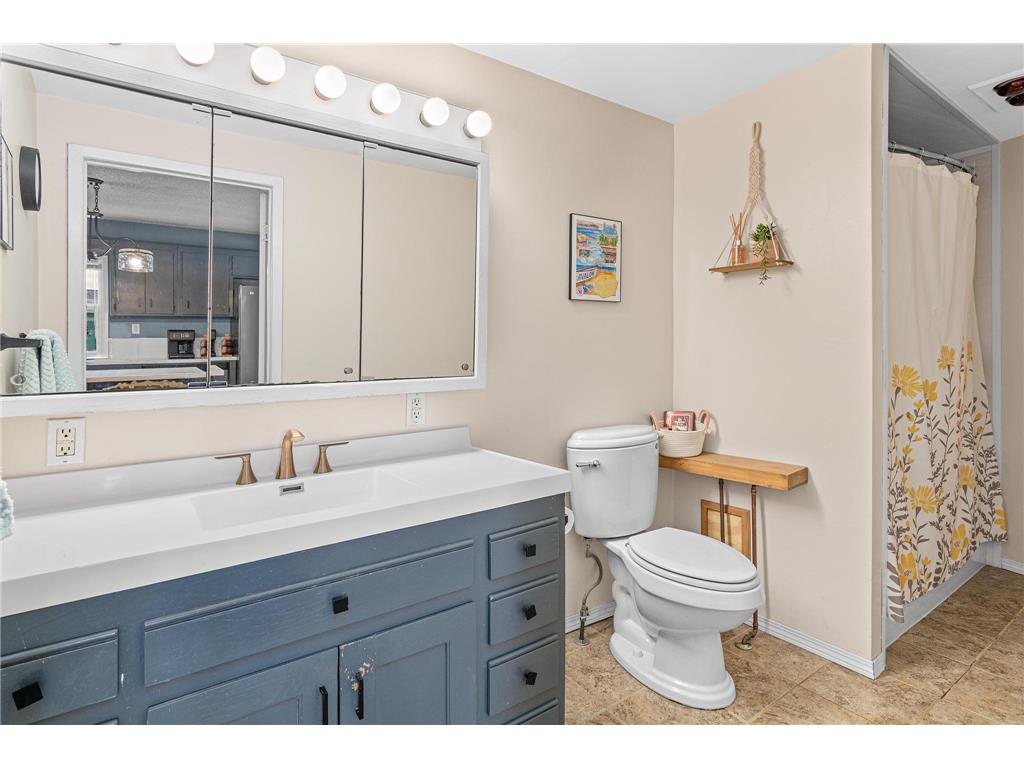 653 19th Avenue NE Minneapolis MN 55418 7063359 image16