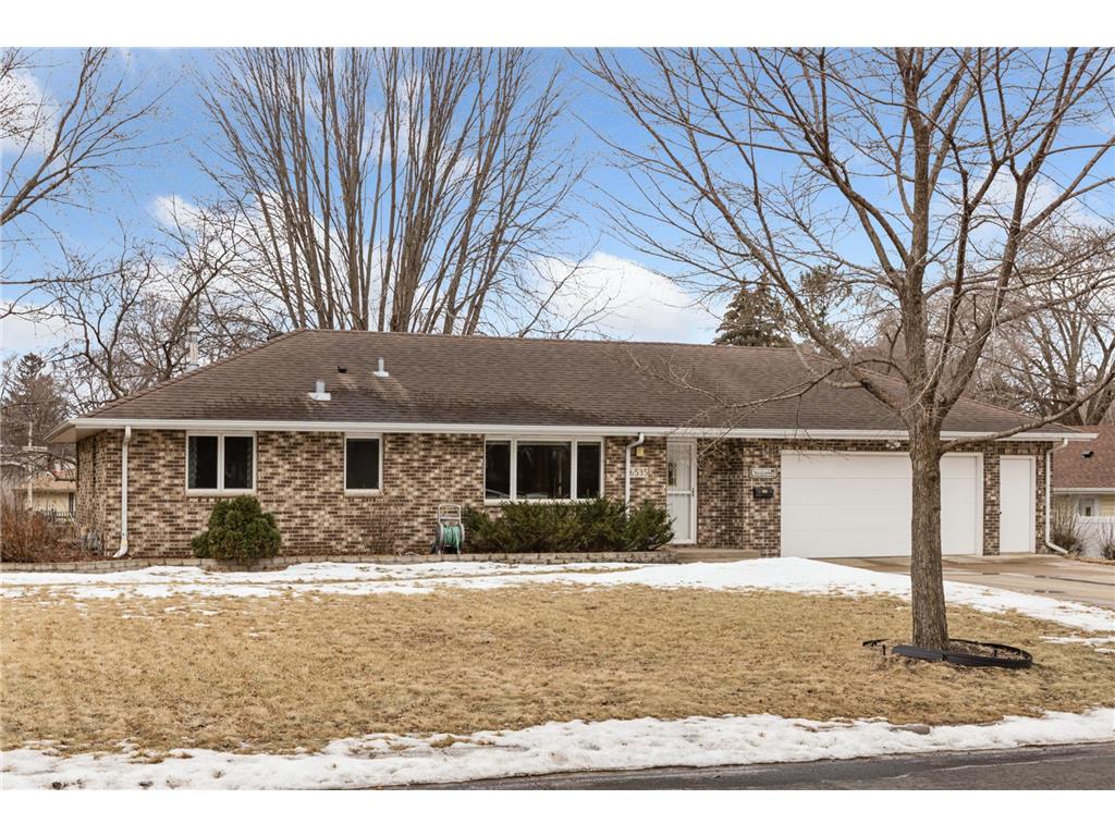 6535 Hampshire Place N Golden Valley MN 55427 6674527 image1