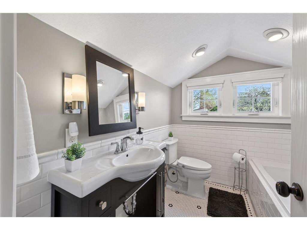 654 Carroll Avenue Saint Paul MN 55104 7067740 image24