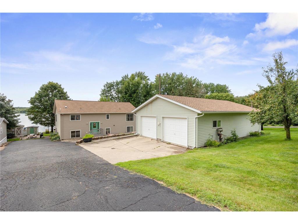 65511 216th Street Darwin MN 55324 - Manuella 6771652 image1
